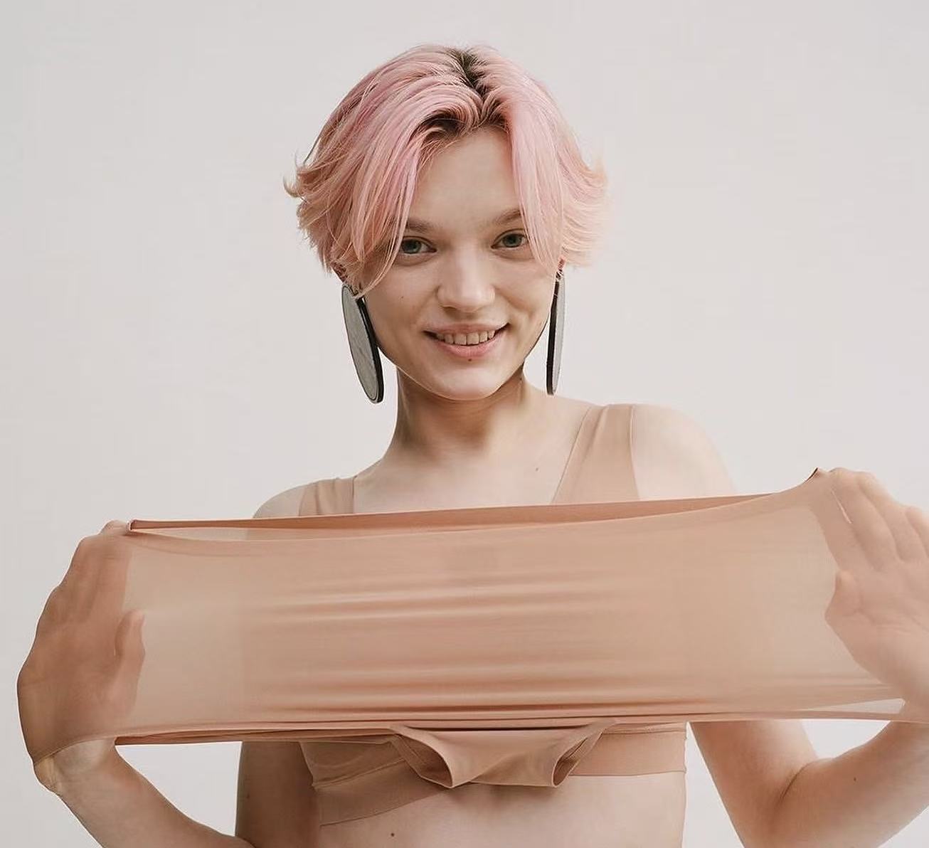 Intimates INT-19 — Celebrity Fashion program